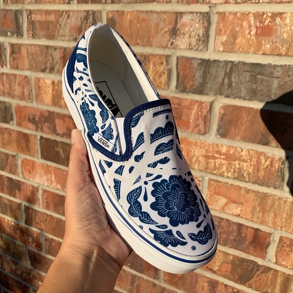 Vans Classic Floral Slip On Shoes - Picture 1 of 7